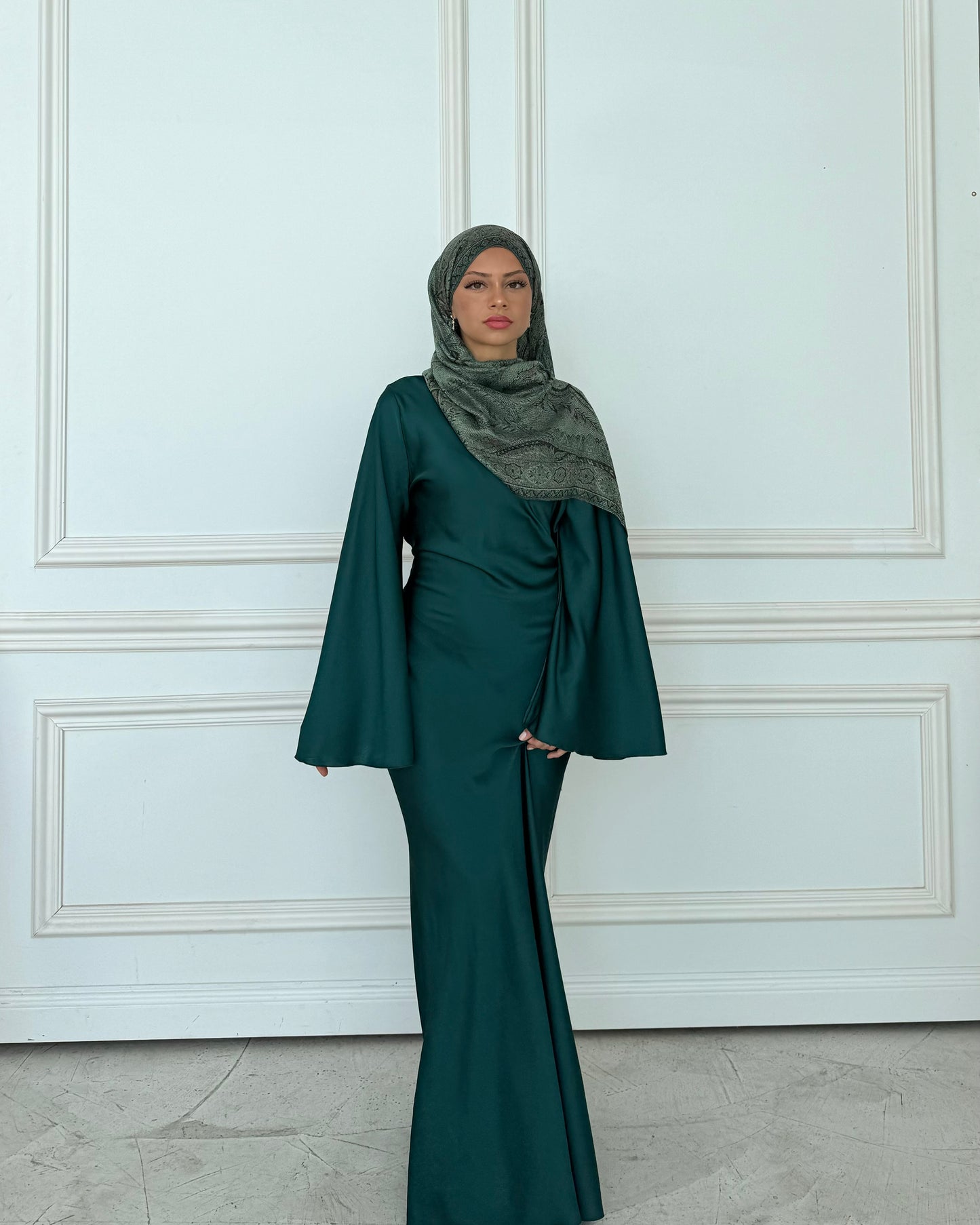 Satin Maxikleid grün